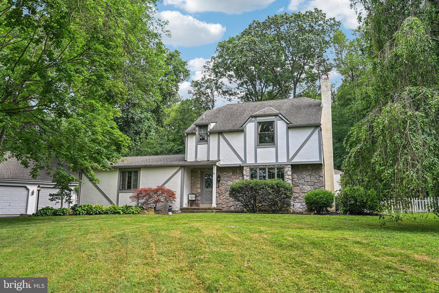 Property Photo:  902 Mount Pleasant Road  PA 19465 