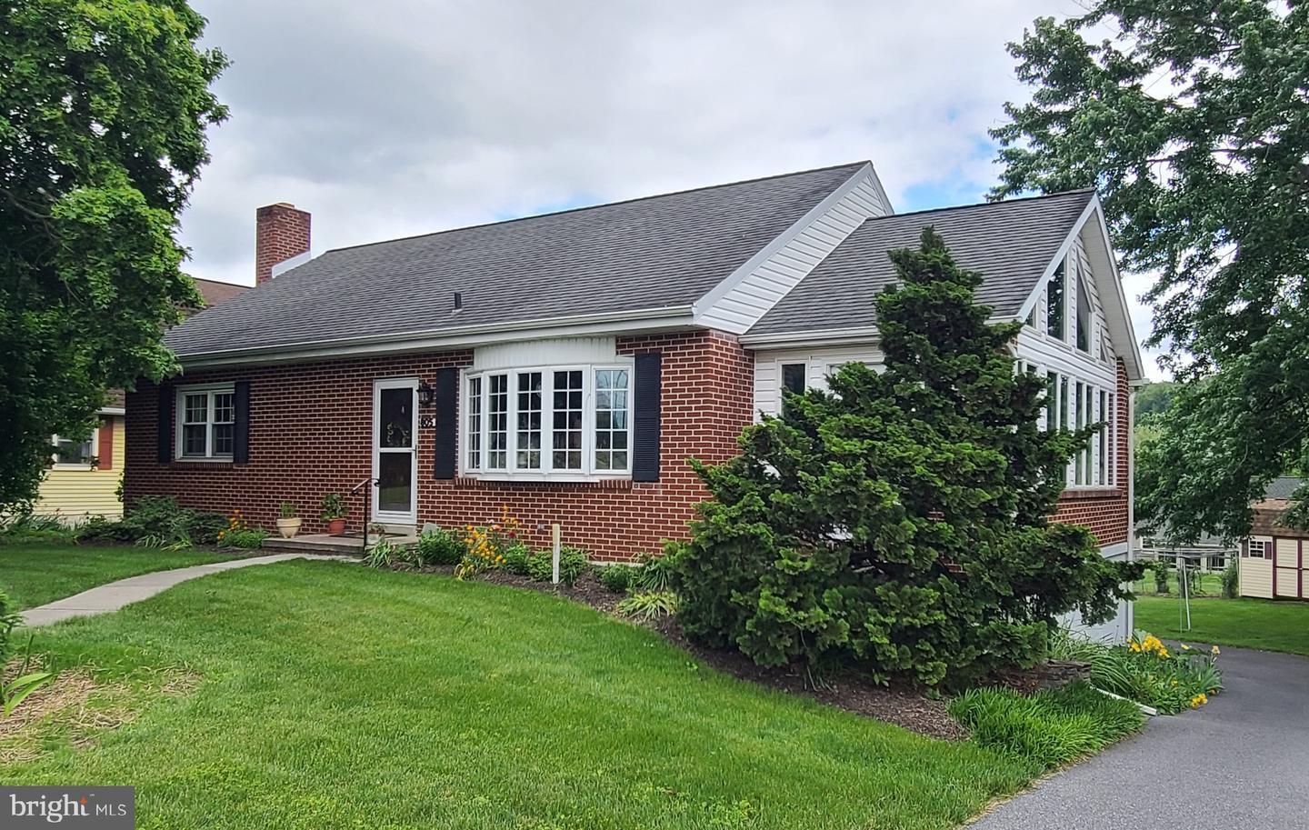 805 N 5th Street  Denver PA 17517 photo