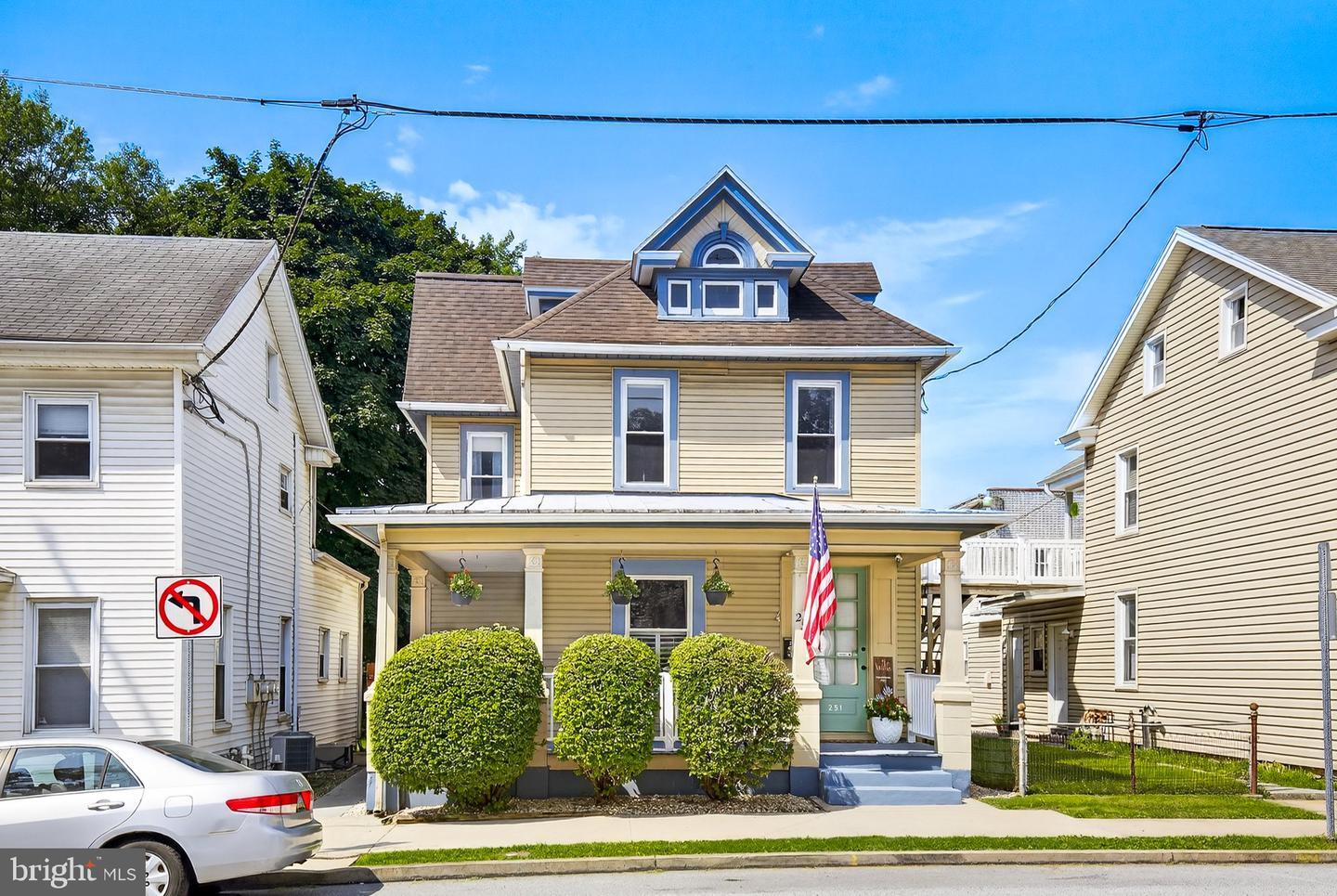 Property Photo:  251 N Railroad Street  PA 17078 