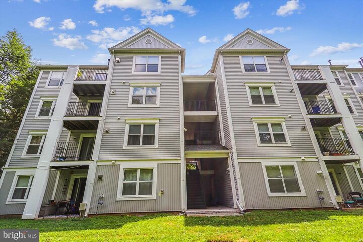 Property Photo: 10007 Vanderbilt Circle 10-6 MD 20850