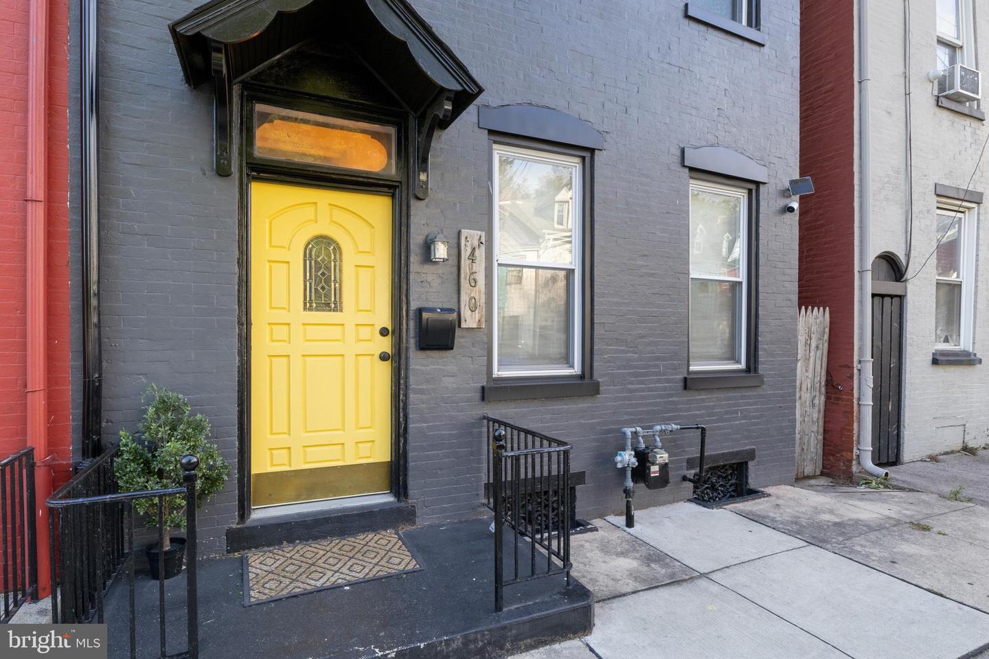 Property Photo:  460 S Queen Street  PA 17603 