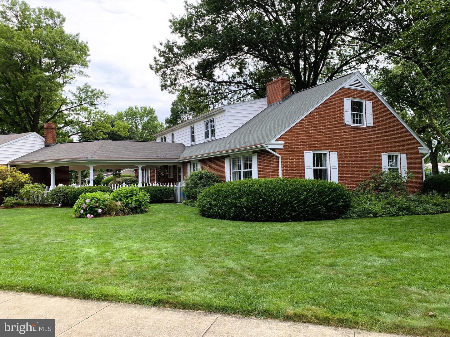 Property Photo:  301 S Locust Street  PA 17543 