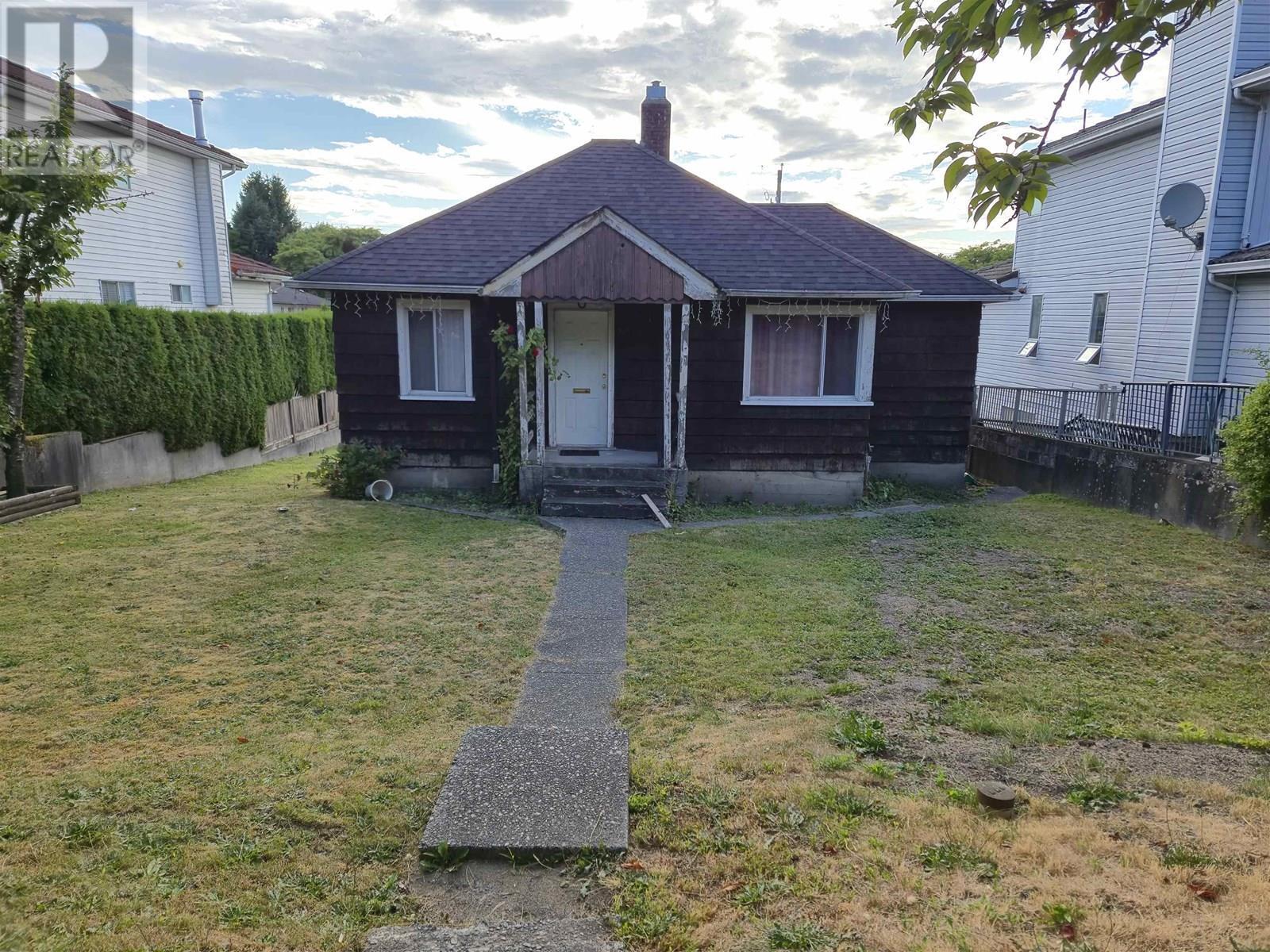 Photo de la propriété: 6029 Dumfries Street BC V5P 3B1