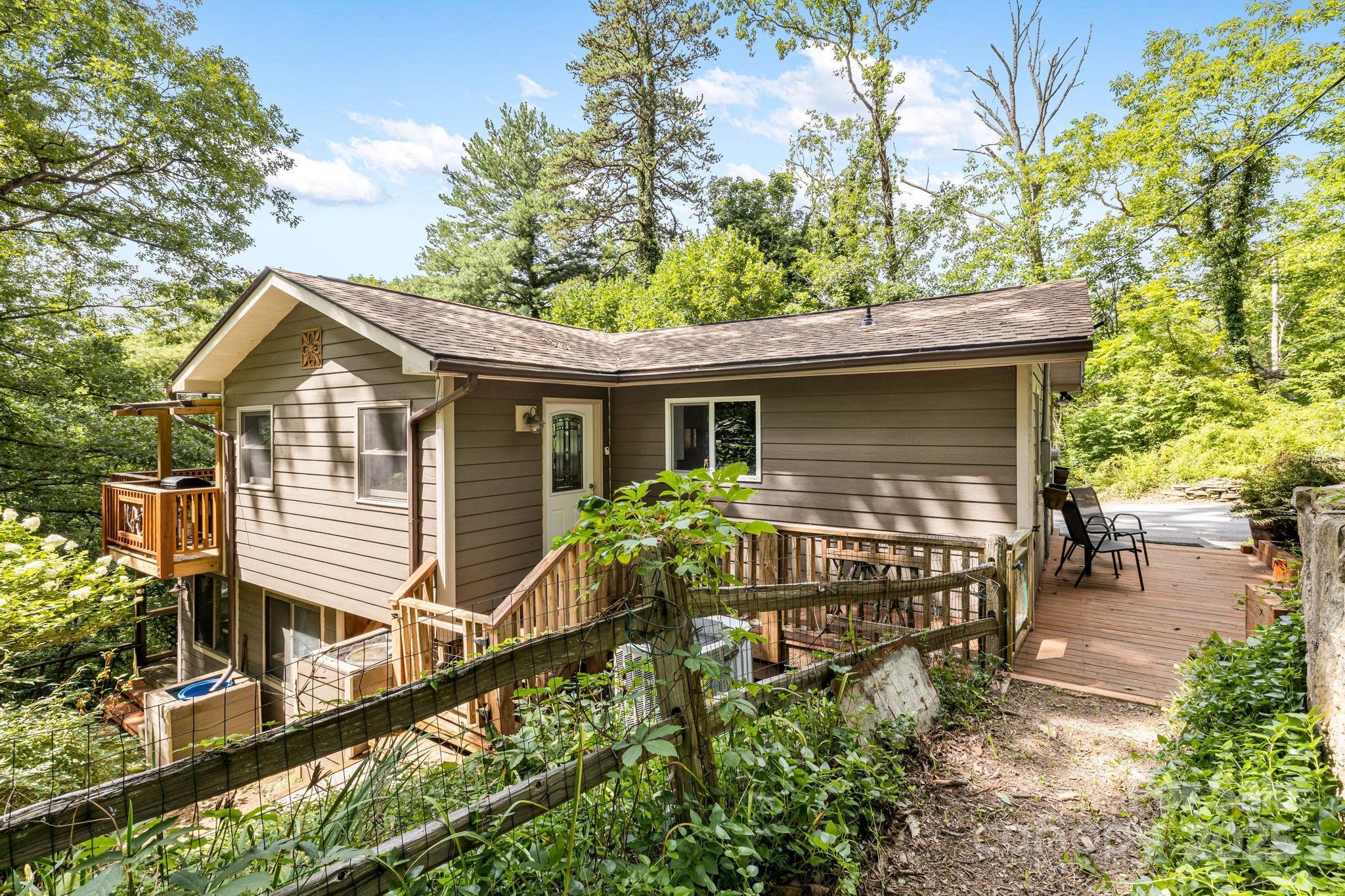 Property Photo: 695 Huckleberry Mountain Road NC 28792