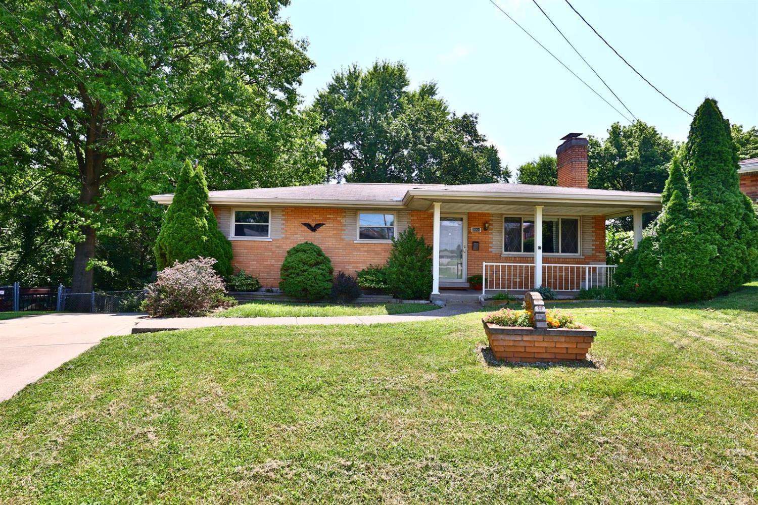 Property Photo: 5641 Hollowview Court OH 45233