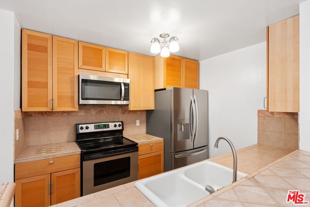 Property Photo:  4900 Overland Ave  CA 90230 