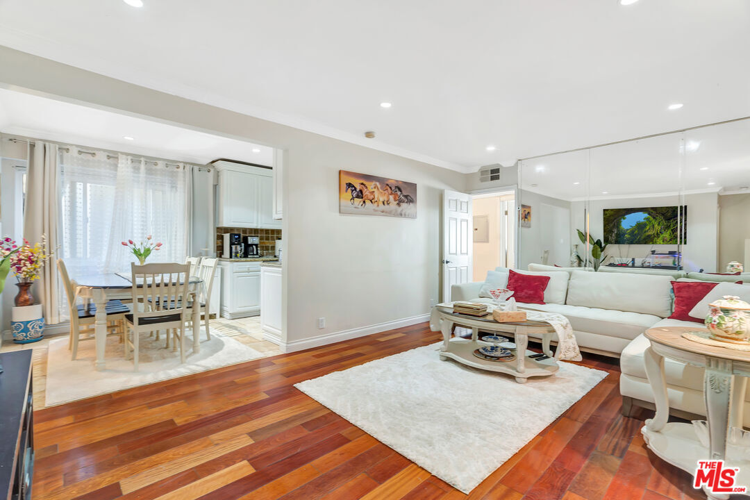 4610 Densmore Ave  Encino CA 91436 photo