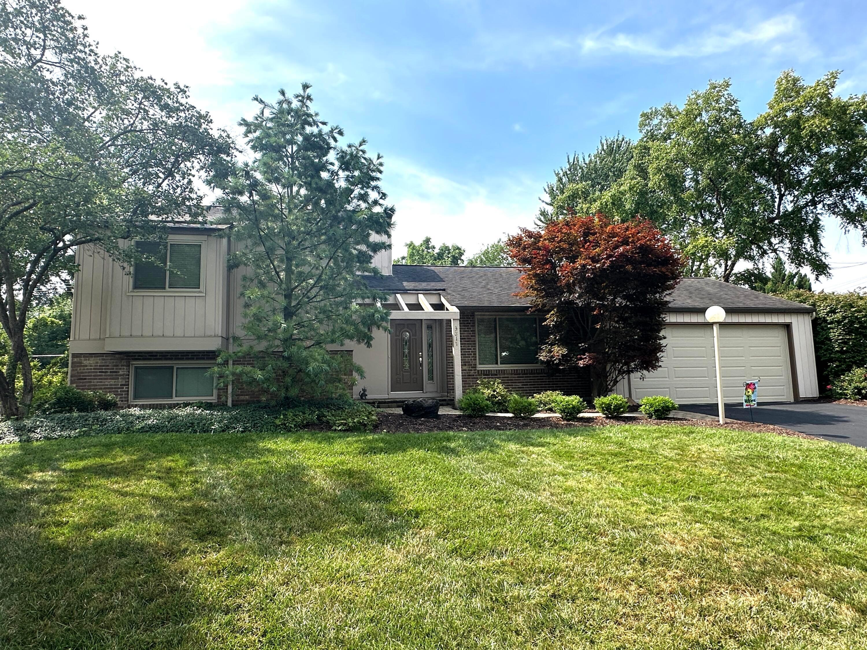 Property Photo: 3217 Glenellen Court OH 43221