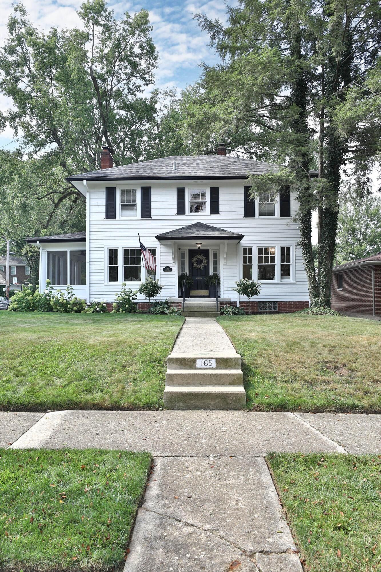 Property Photo: 165 E Dunedin Road OH 43214