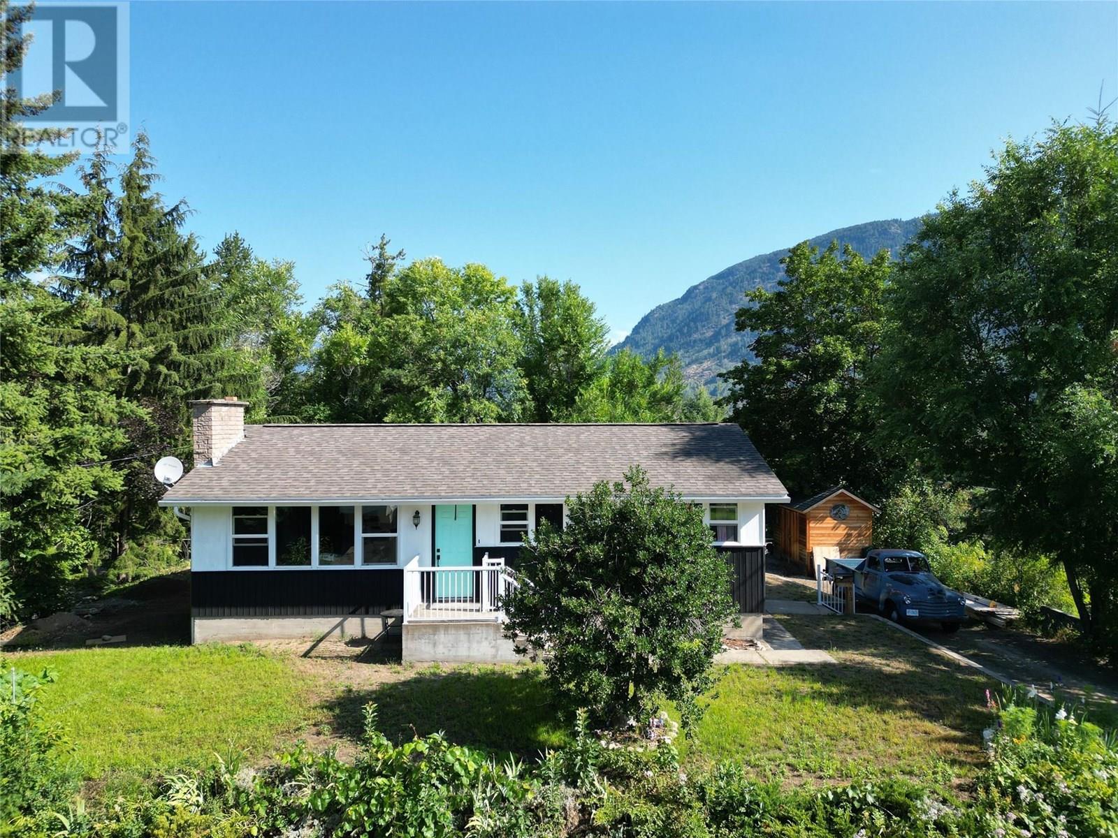 Property Photo: 813 Oak Street BC V1N 2H5
