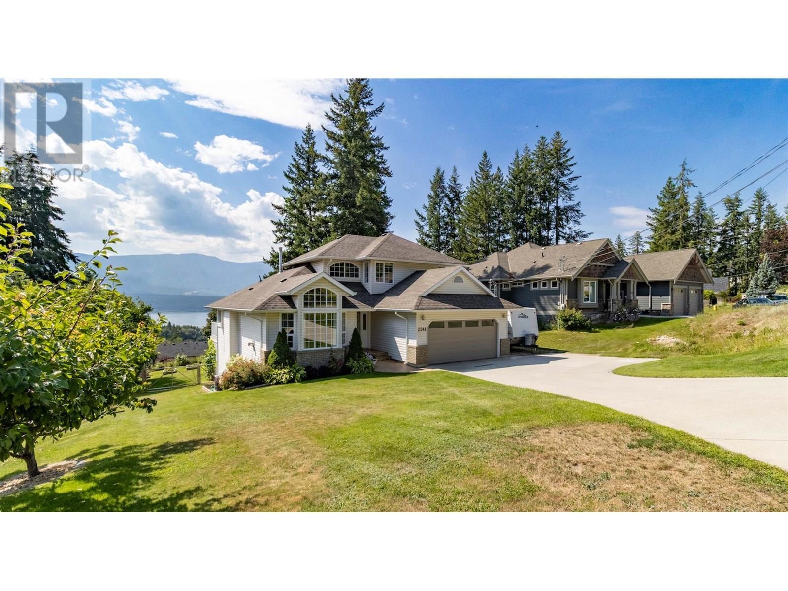2541 25 Street Northeast  Salmon Arm BC V1E 2Z7 photo