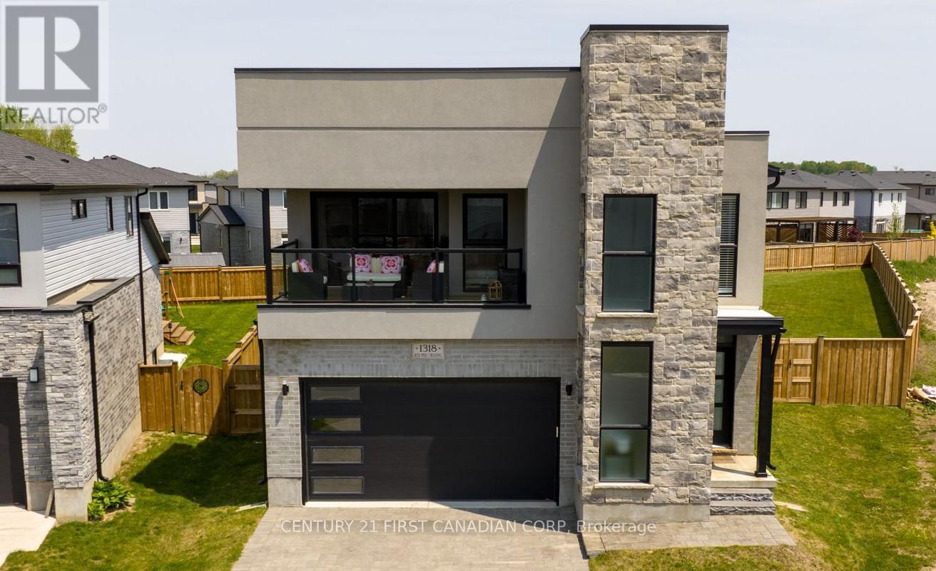 Property Photo:  1318 Red Pine Crossing  ON N6G 0W1 