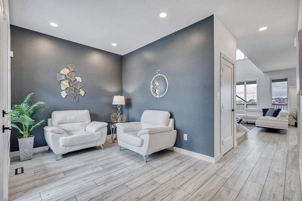 Property Photo: 42 Woodland Lane MB R4H 0G4