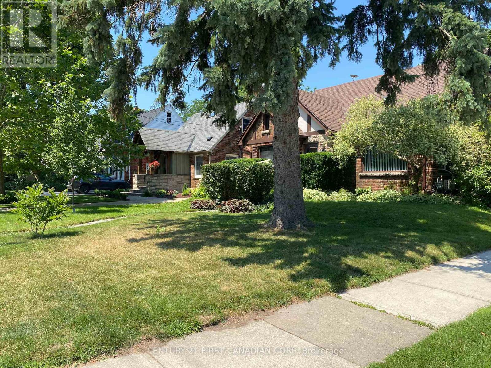 Photo de la propriété:  572-Upper Cheapside Street  ON N5Y 3X6 