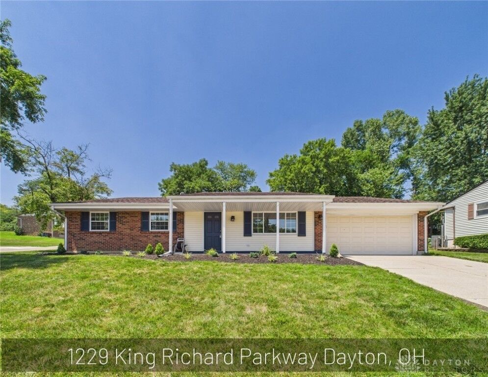Property Photo: 1229 King Richard Parkway OH 45449