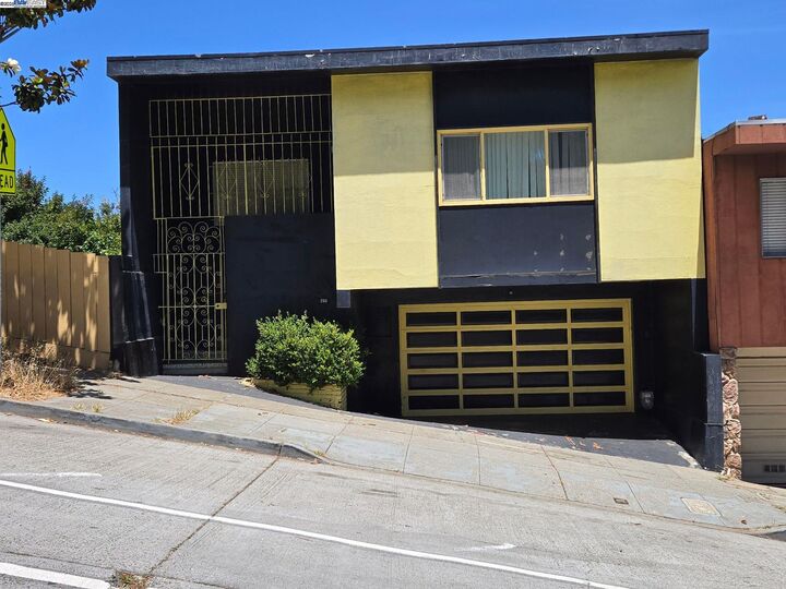 Property Photo: 250 Mansell Street CA 94134