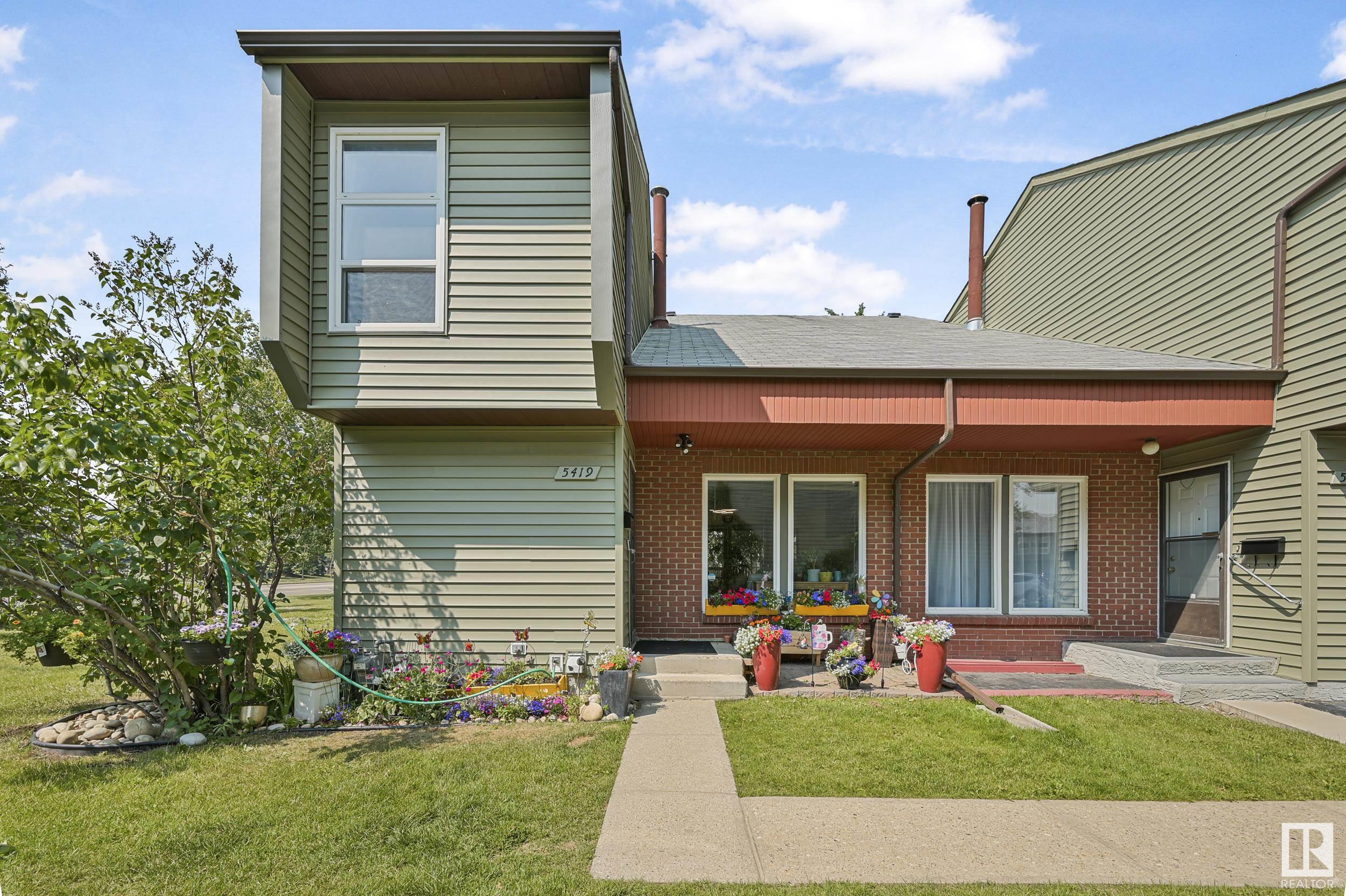 Photo de la propriété: 5419 Hill View Crescent NW AB T6L 1V9