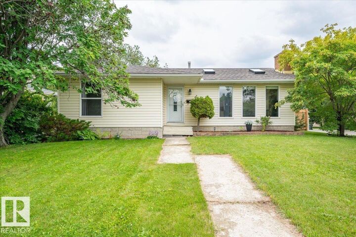 2 Meadowbrook Road  Sherwood Park AB T8A 0N8 photo