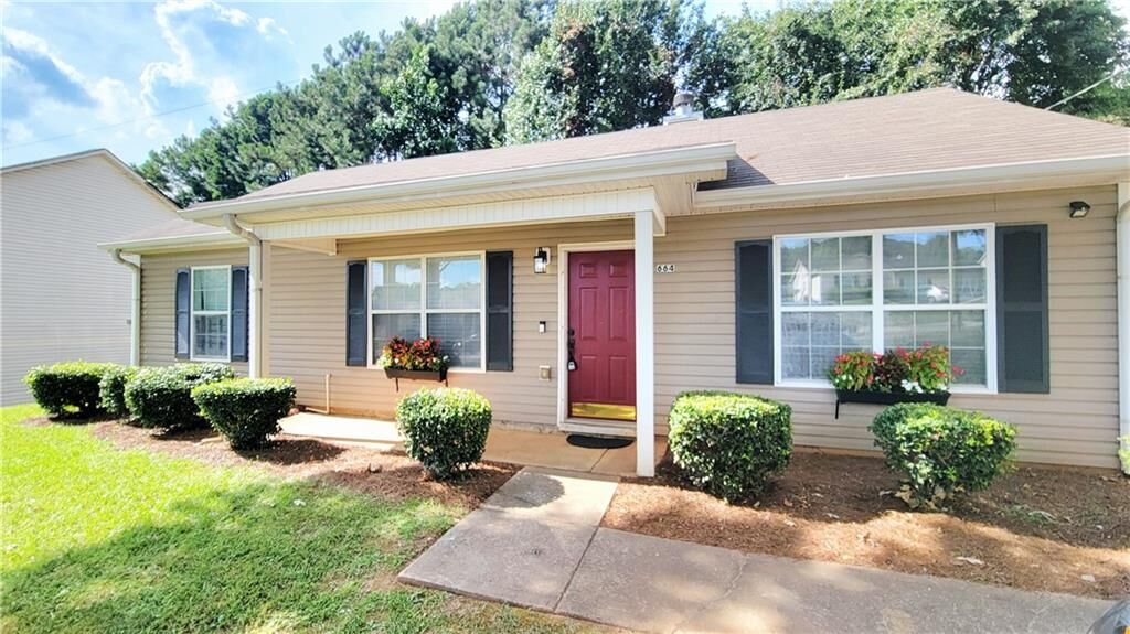 Property Photo:  664 Forest Hills Path  GA 30297 