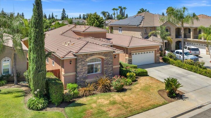 Property Photo: 2825 E Quincy Avenue CA 93720