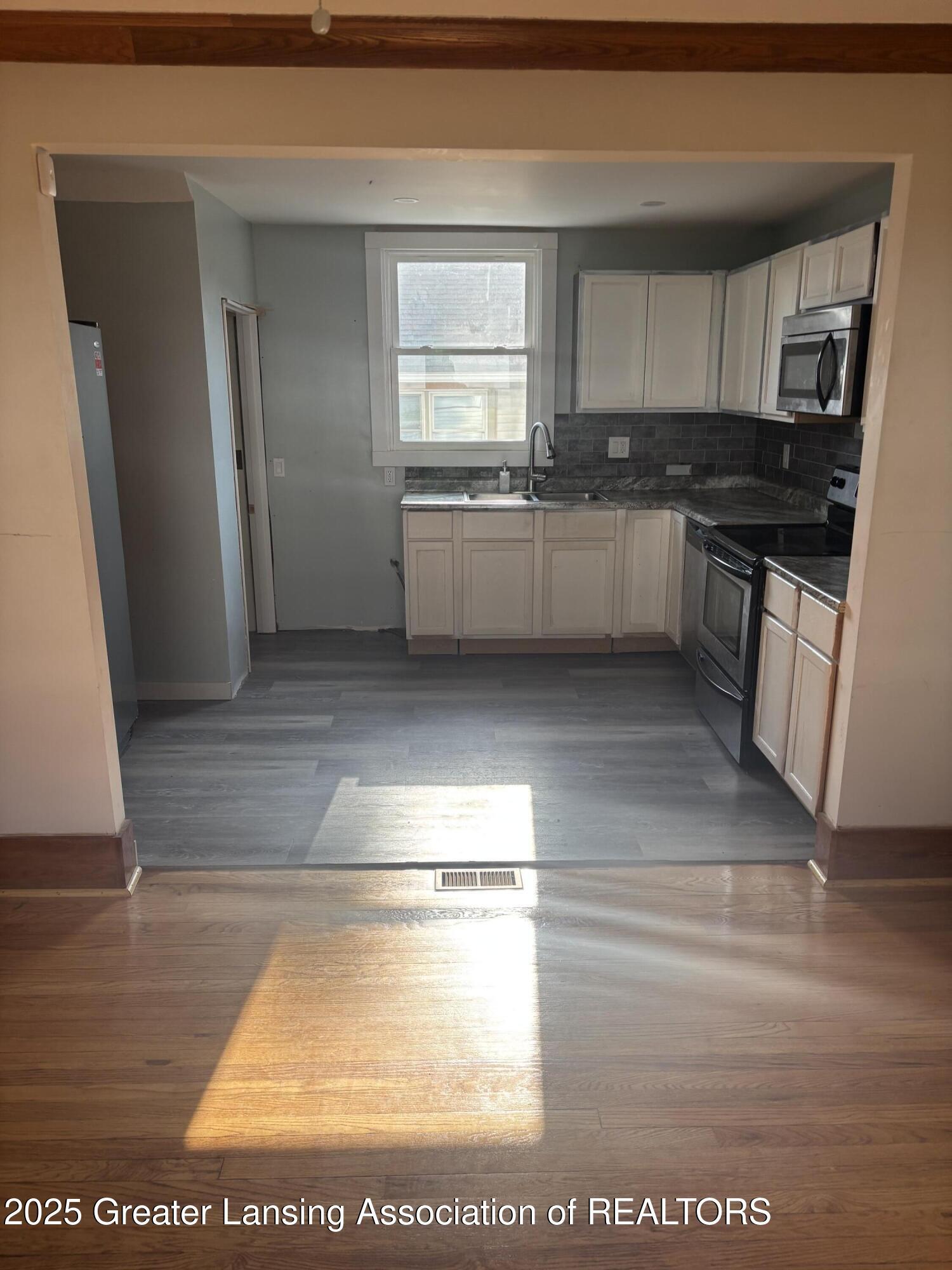 Property Photo: 1103 Walsh Street MI 48912