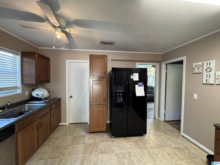 Property Photo: 6910 Heather Lane AL 35126