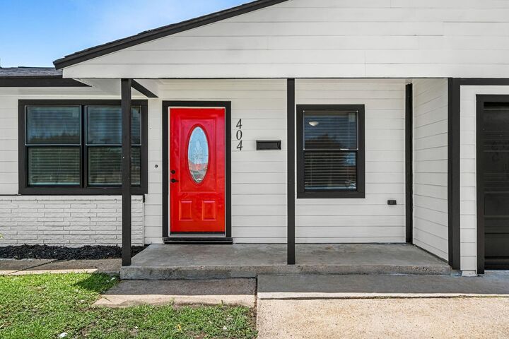 Property Photo: 404 Glenmore Drive TX 77503