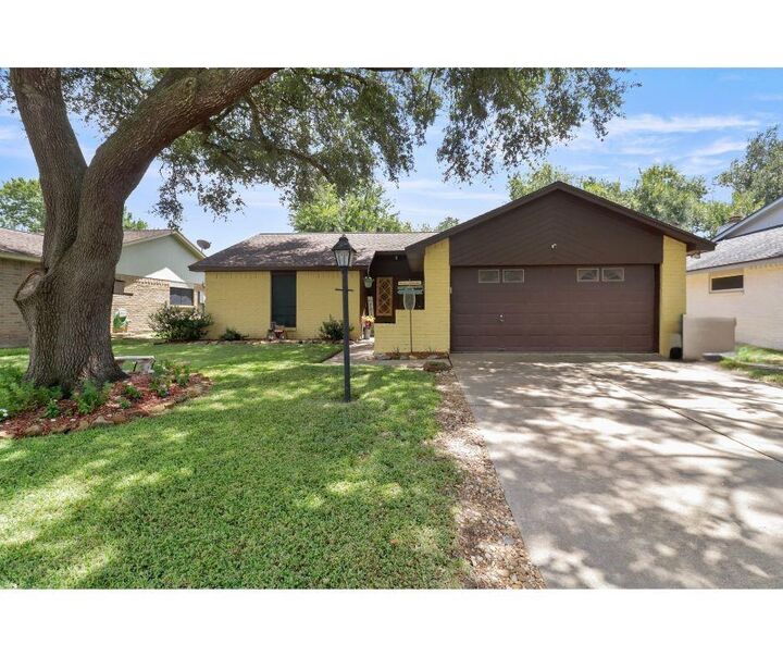 Property Photo: 34 Sarita Road TX 77515