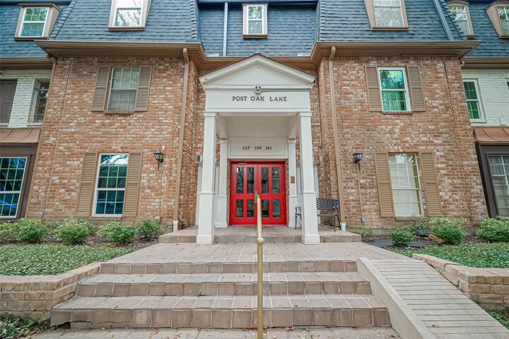 Property Photo:  359 N Post Oak Lane 225  TX 77024 