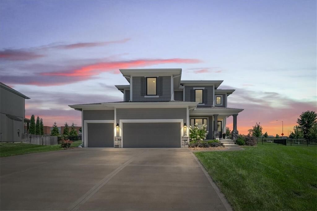 Property Photo: 16591 S Stagecoach Street KS 66062