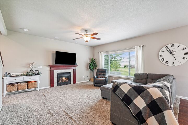 Property Photo: 4811 NE Briarwood Drive IA 50021