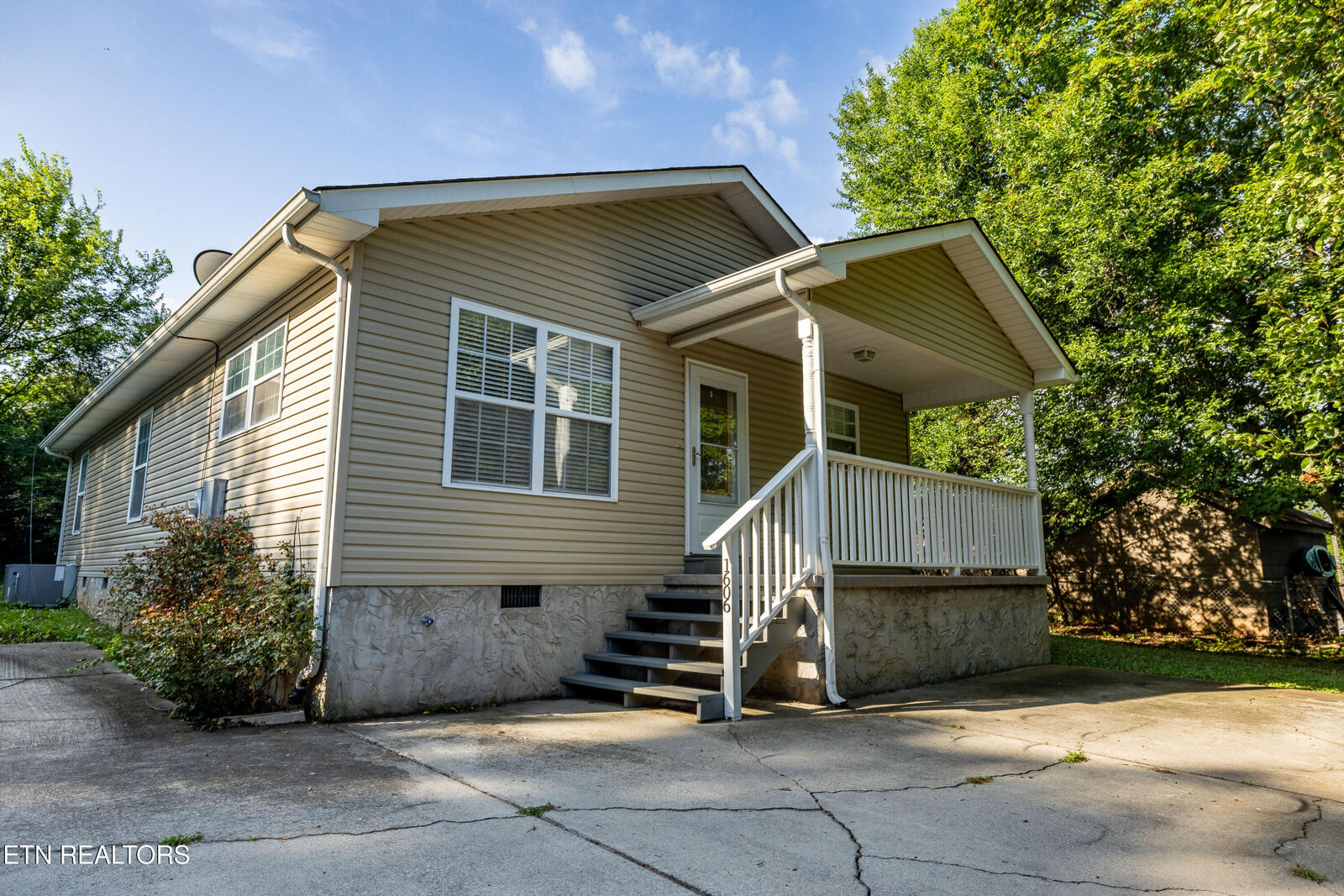 Property Photo: 1606 Sevierville Rd TN 37804