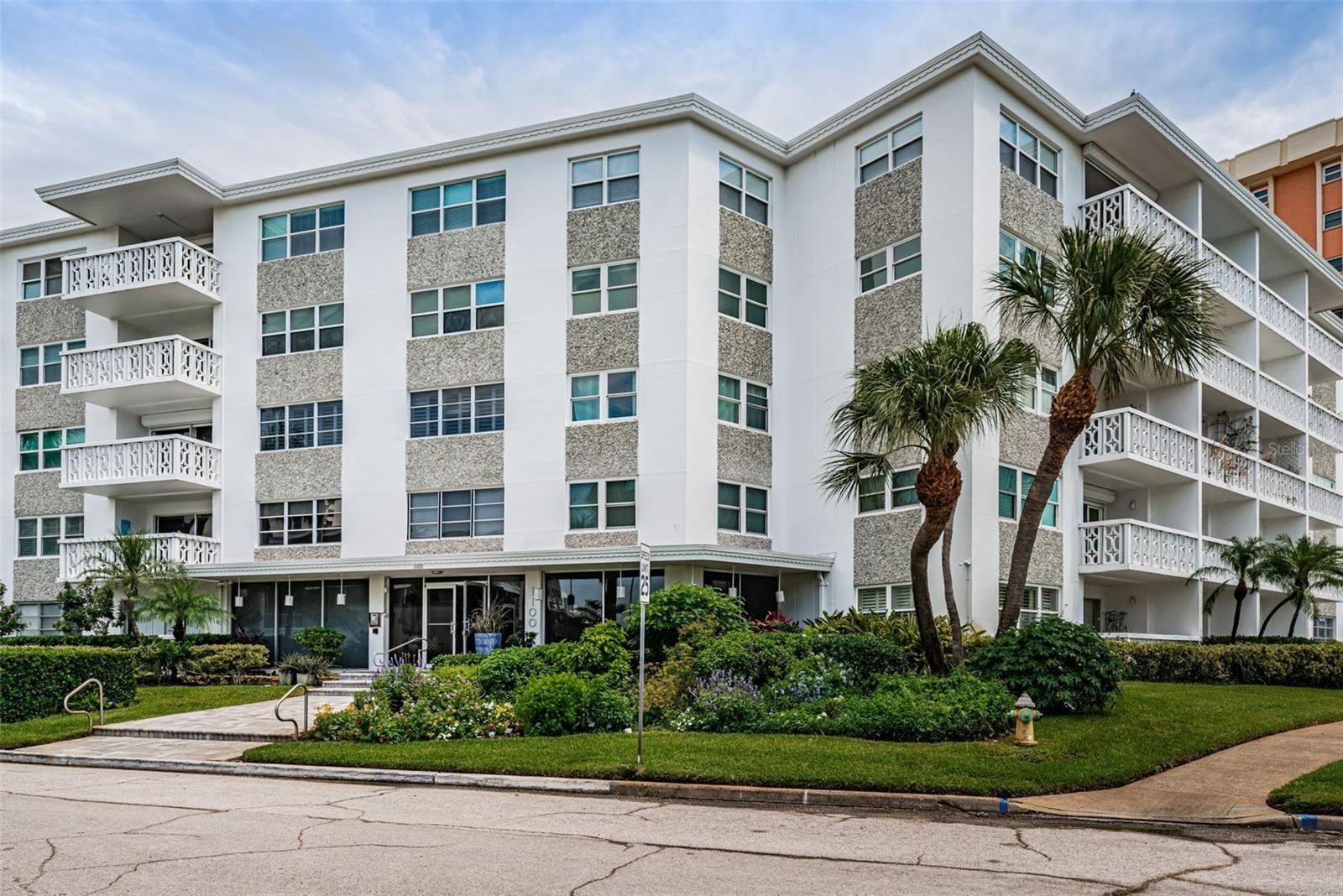 Property Photo:  1100 N Shore Drive NE 102  FL 33701 