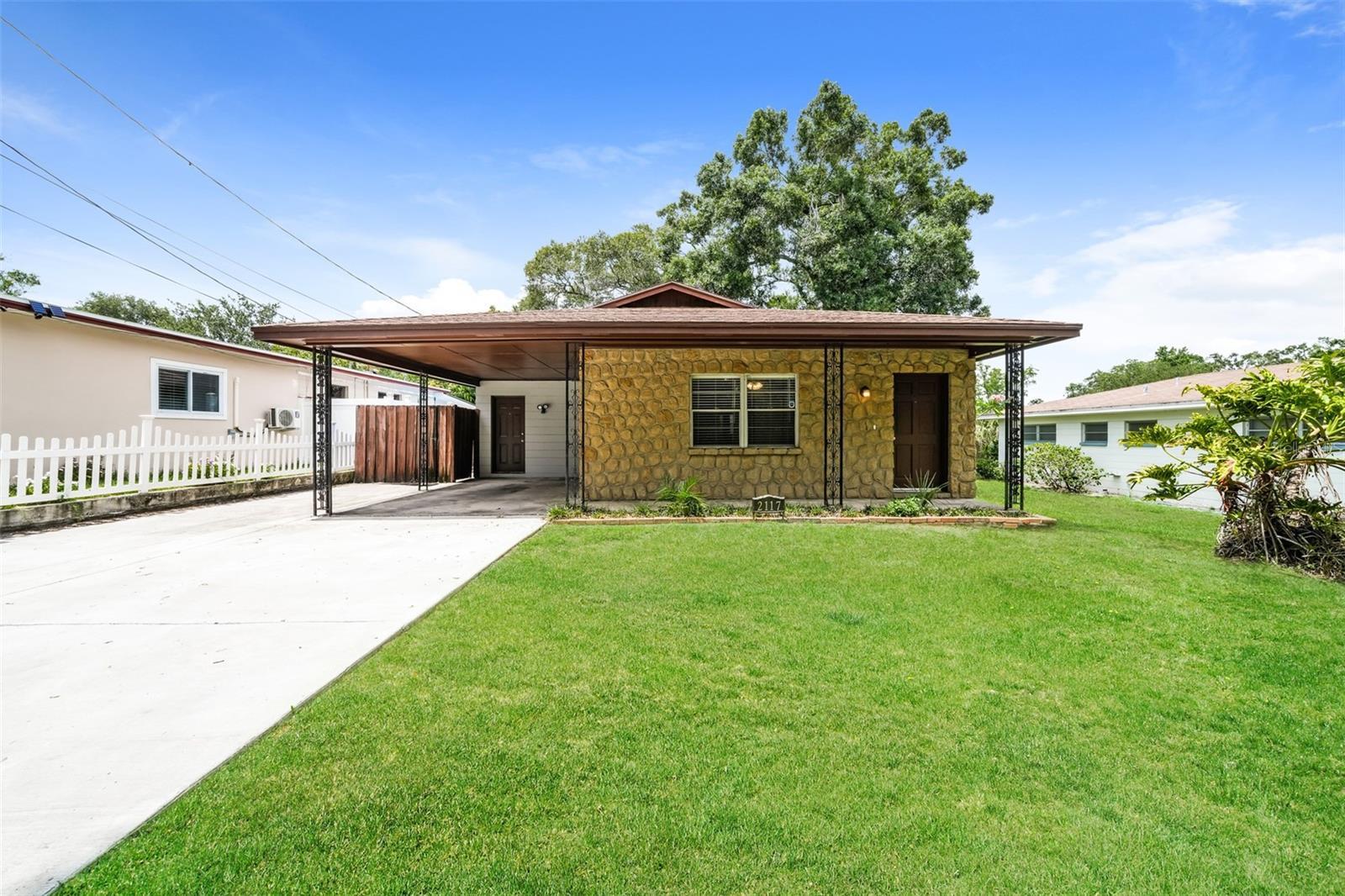 Property Photo:  2117 W Saint Sophia Street  FL 33607 