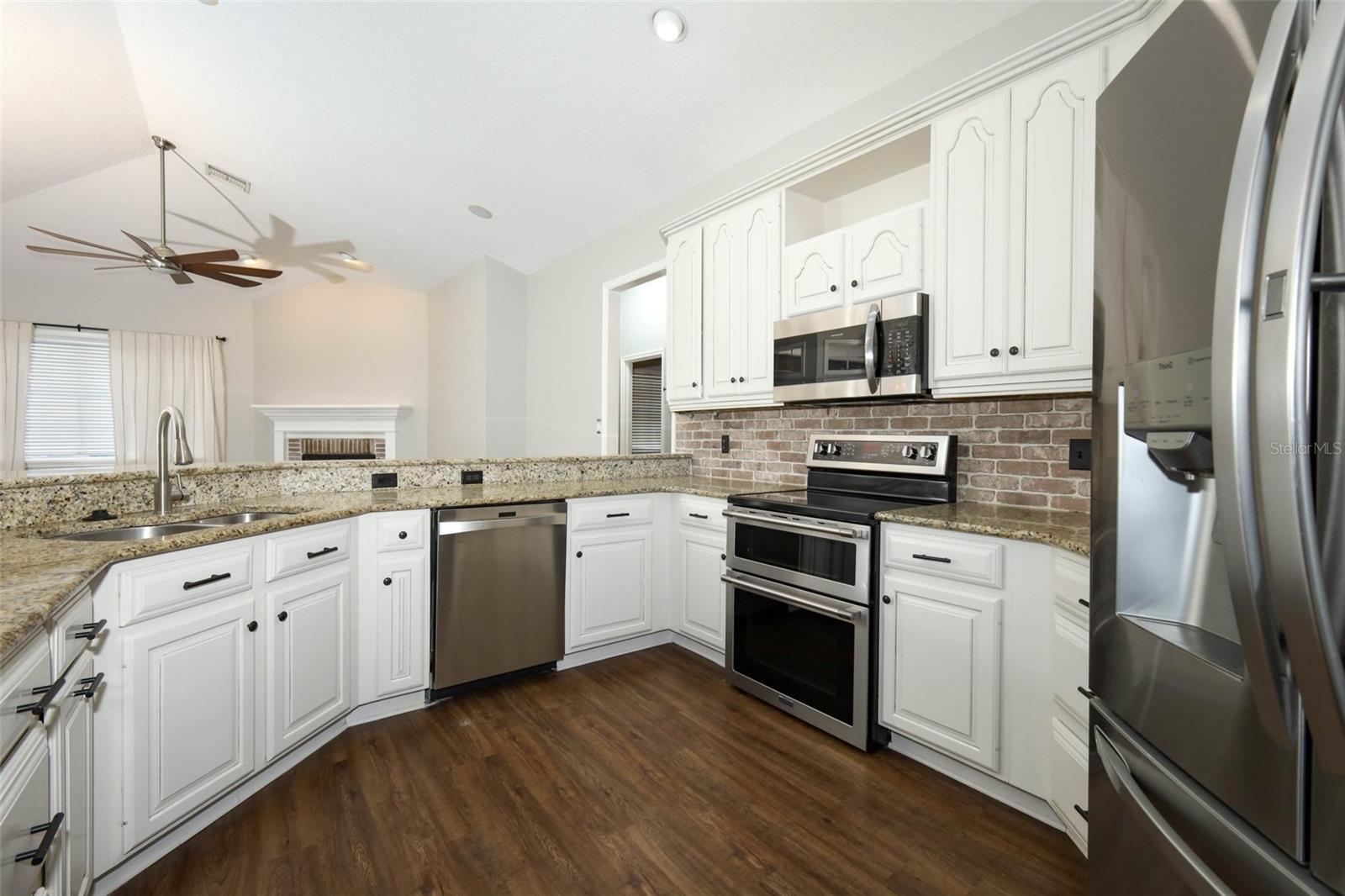Property Photo: 861 Lullwater Drive FL 32765