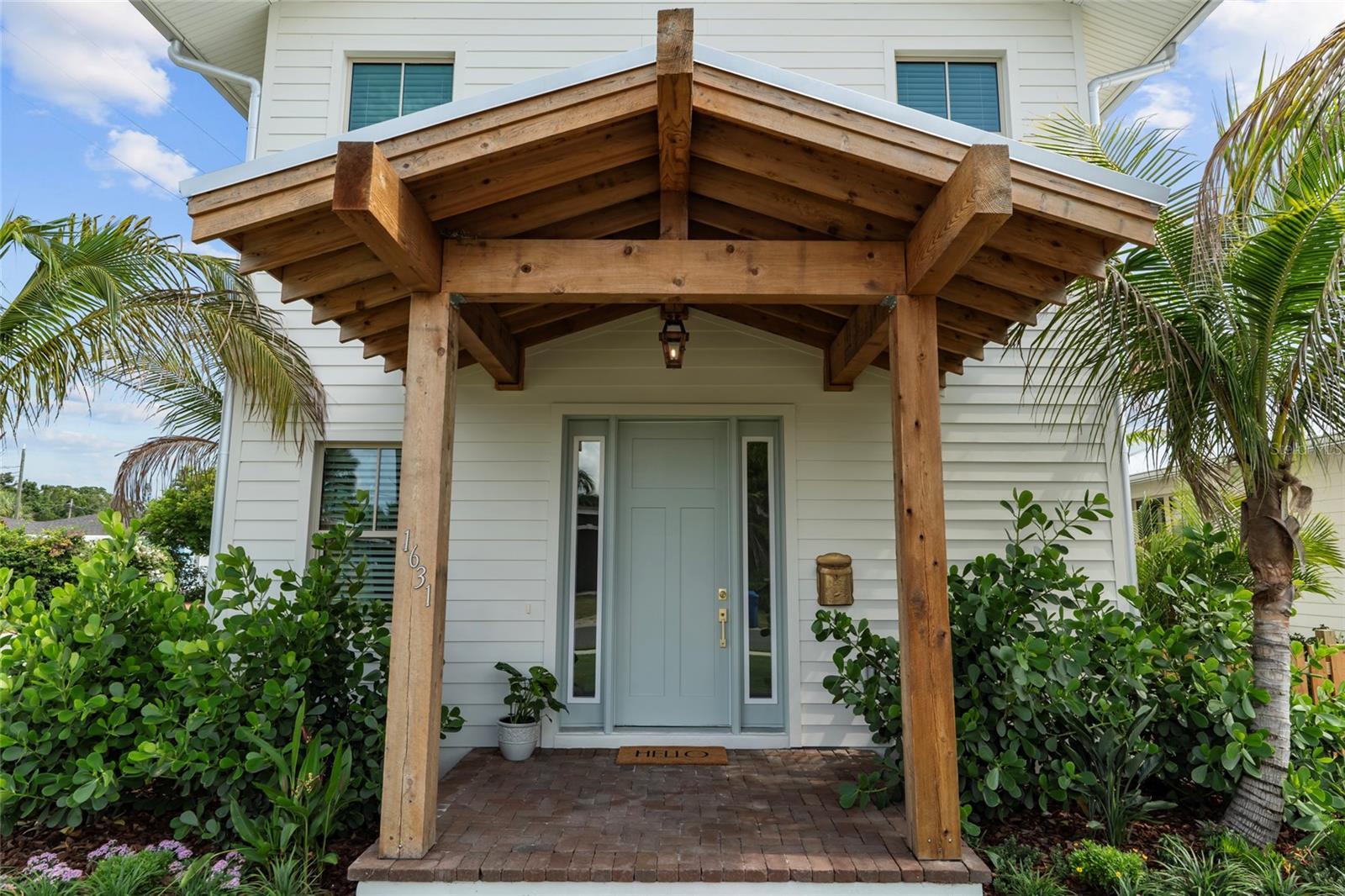 Property Photo: 1631 31st Avenue N FL 33713