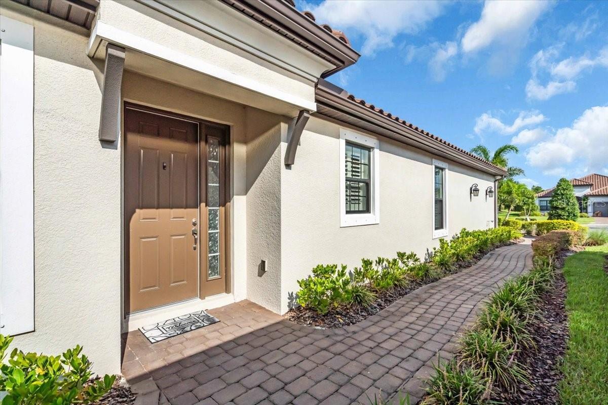 Property Photo: 10406 Inglenook Terrace FL 34221