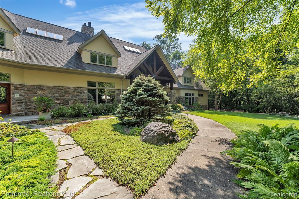 Property Photo:  12196 Woodline Drive  MI 48430 3514 
