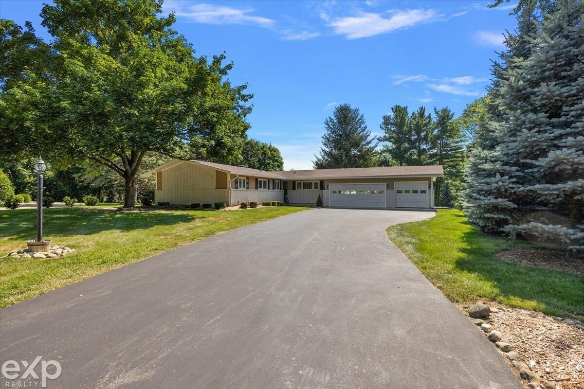 Property Photo:  6577 High Rim Court  MI 48094 