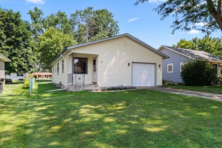 Property Photo:  714 E Roland St  WI 53066 