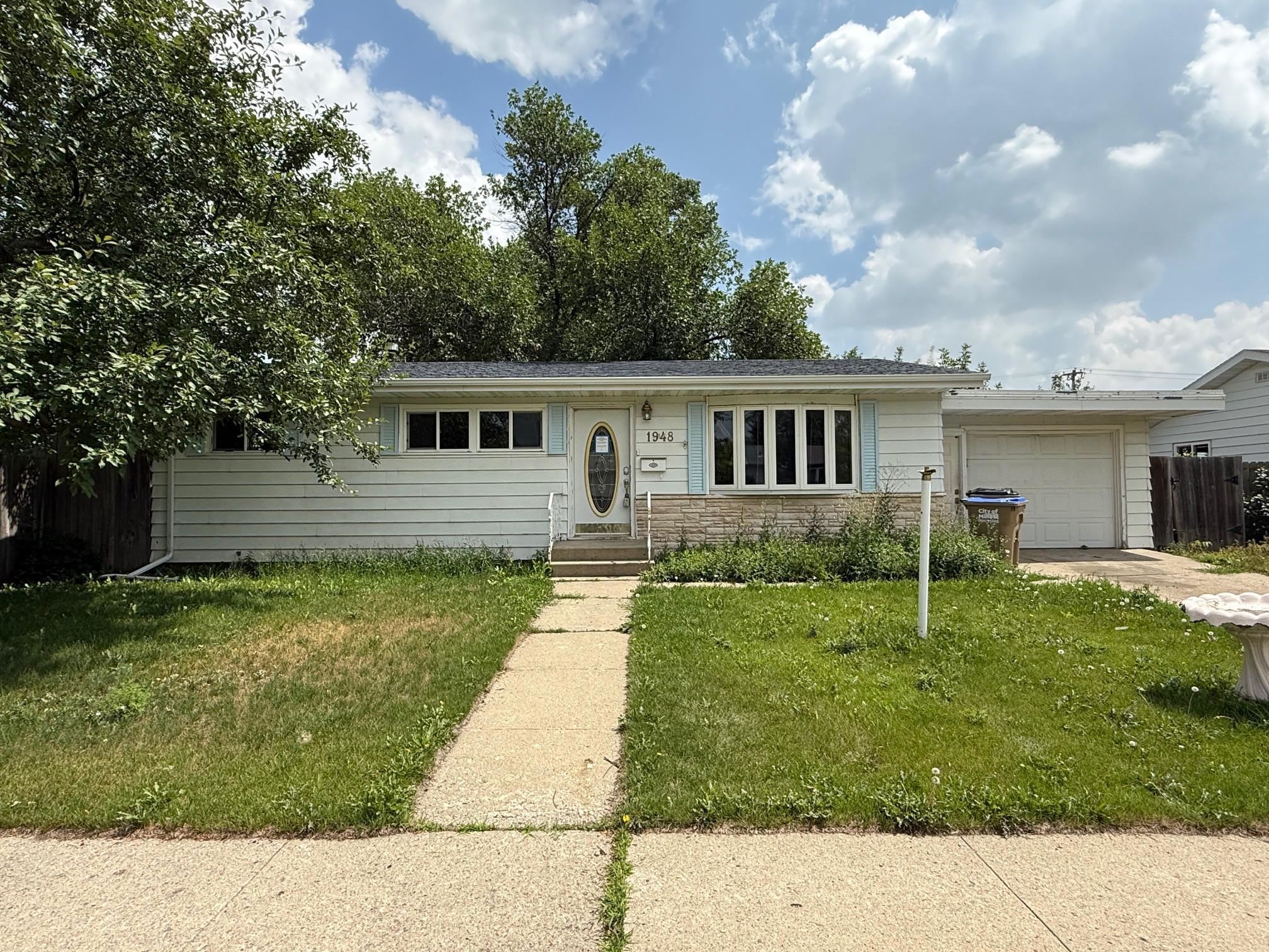Property Photo: 1948 3rd St NW ND 58703