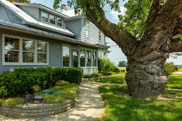 Property Photo:  1090 Lewis Avenue  MI 48140 