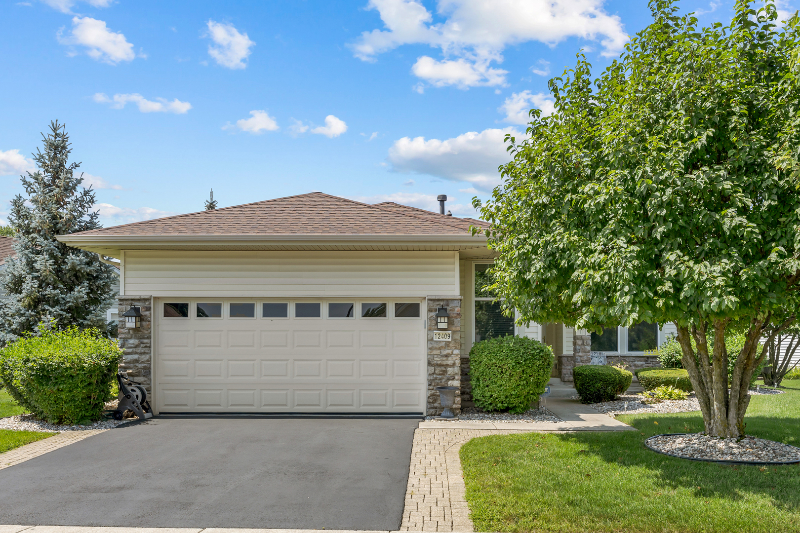 Property Photo: 12409 Fox Run Court IL 60142