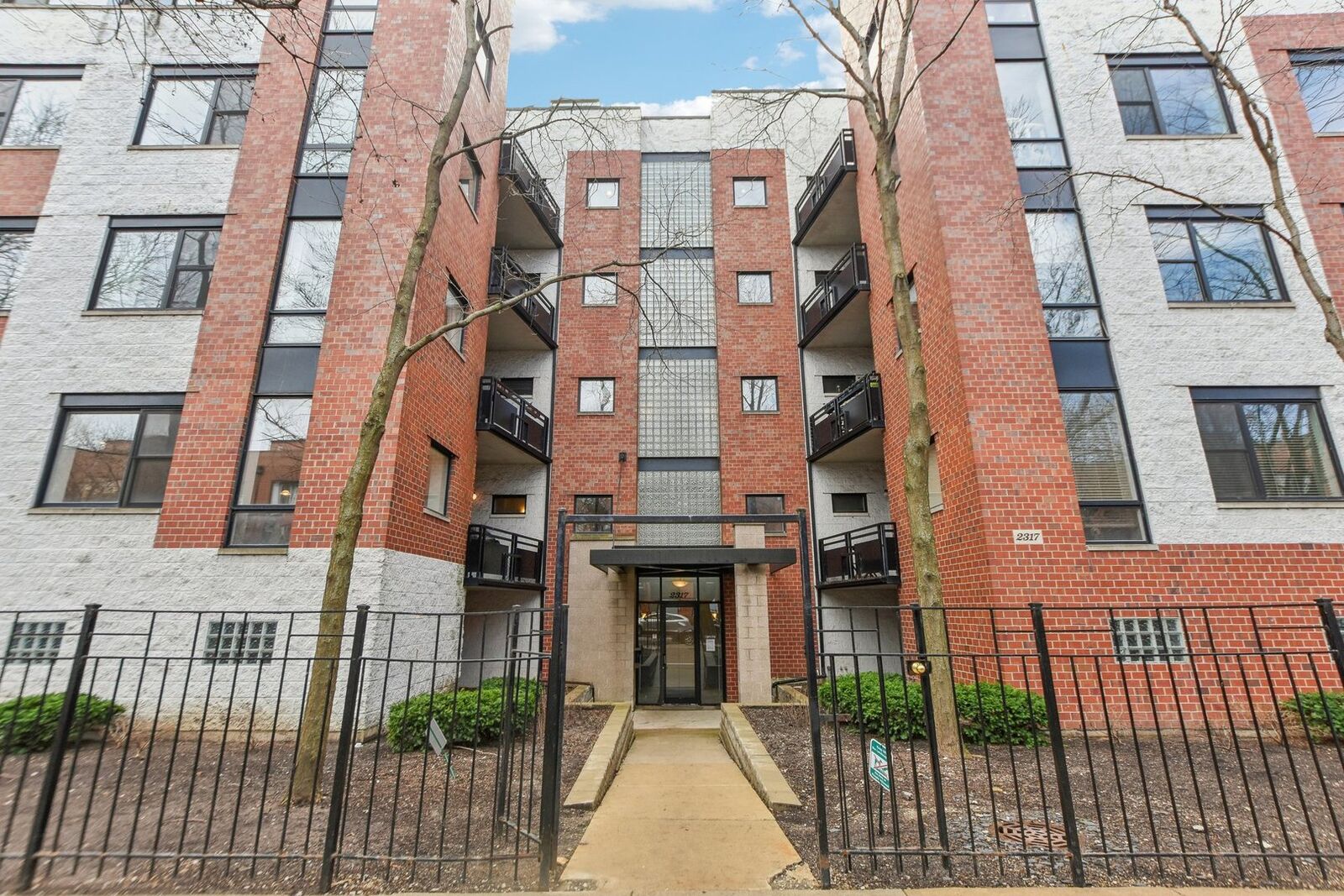 Property Photo: 2317 W Wolfram Street 211 IL 60618