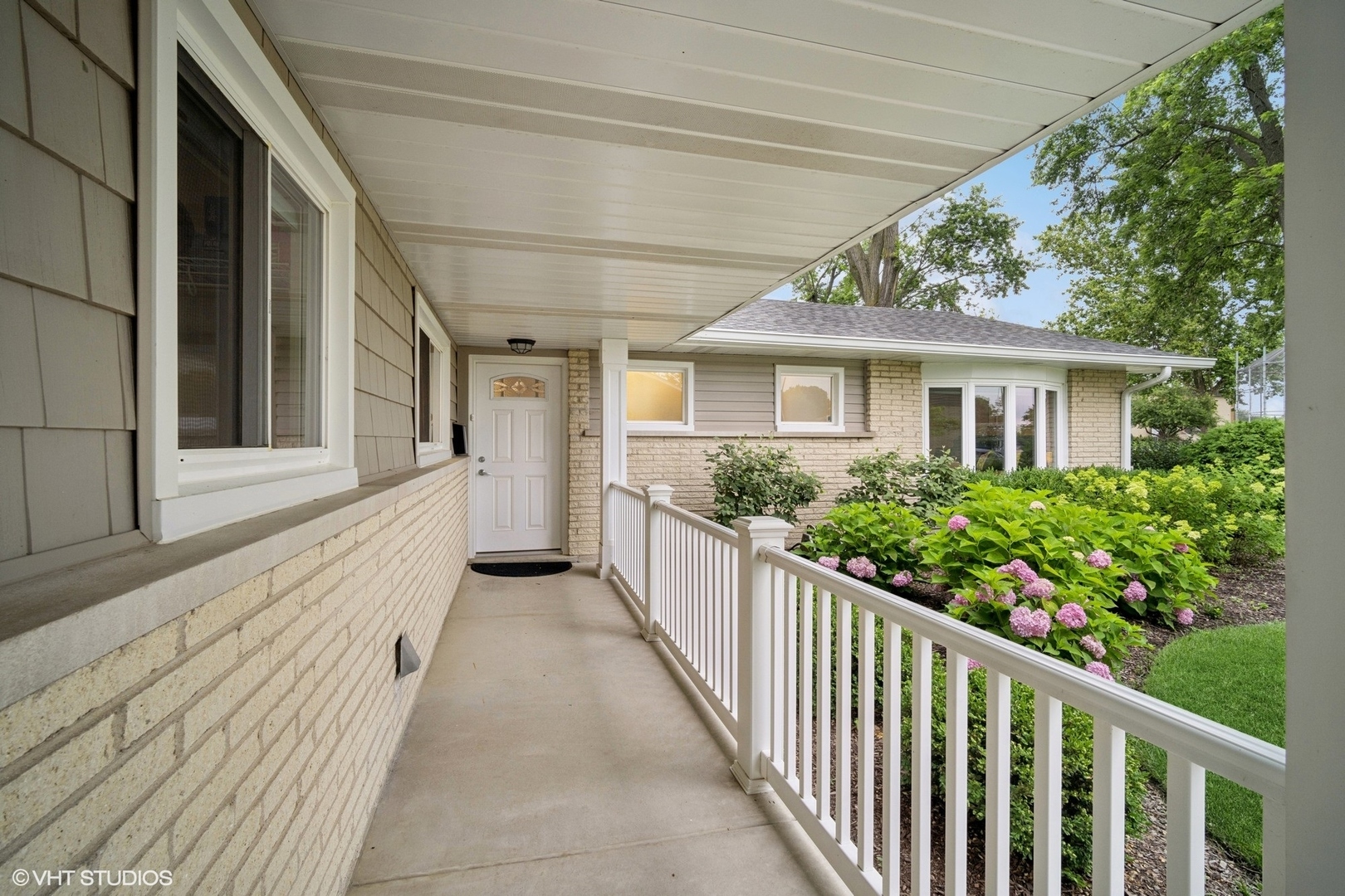 Property Photo: 1540 Maple Avenue IL 60062