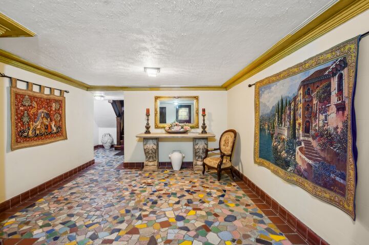 Property Photo:  2109 W Jarvis Avenue 1  IL 60645 