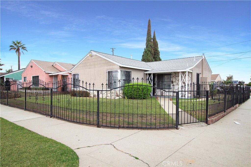 Property Photo: 1319 E 142nd Street CA 90222