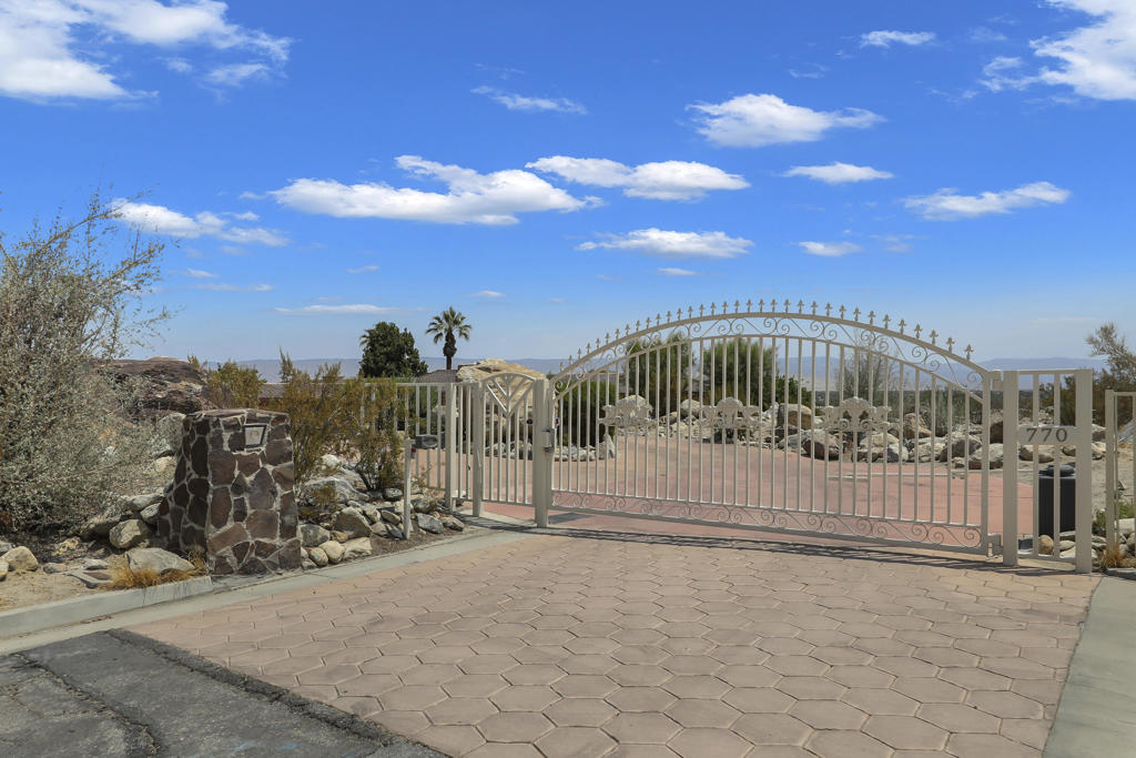 Property Photo:  770 S La Mirada Road  CA 92264 