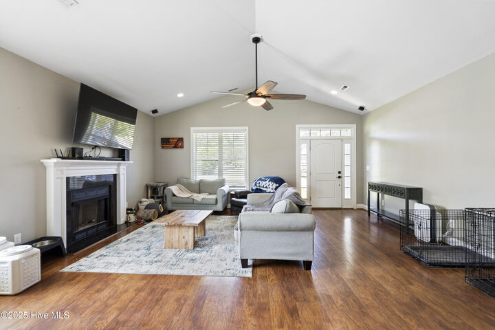 Property Photo:  106 Neptune Court  NC 28532 