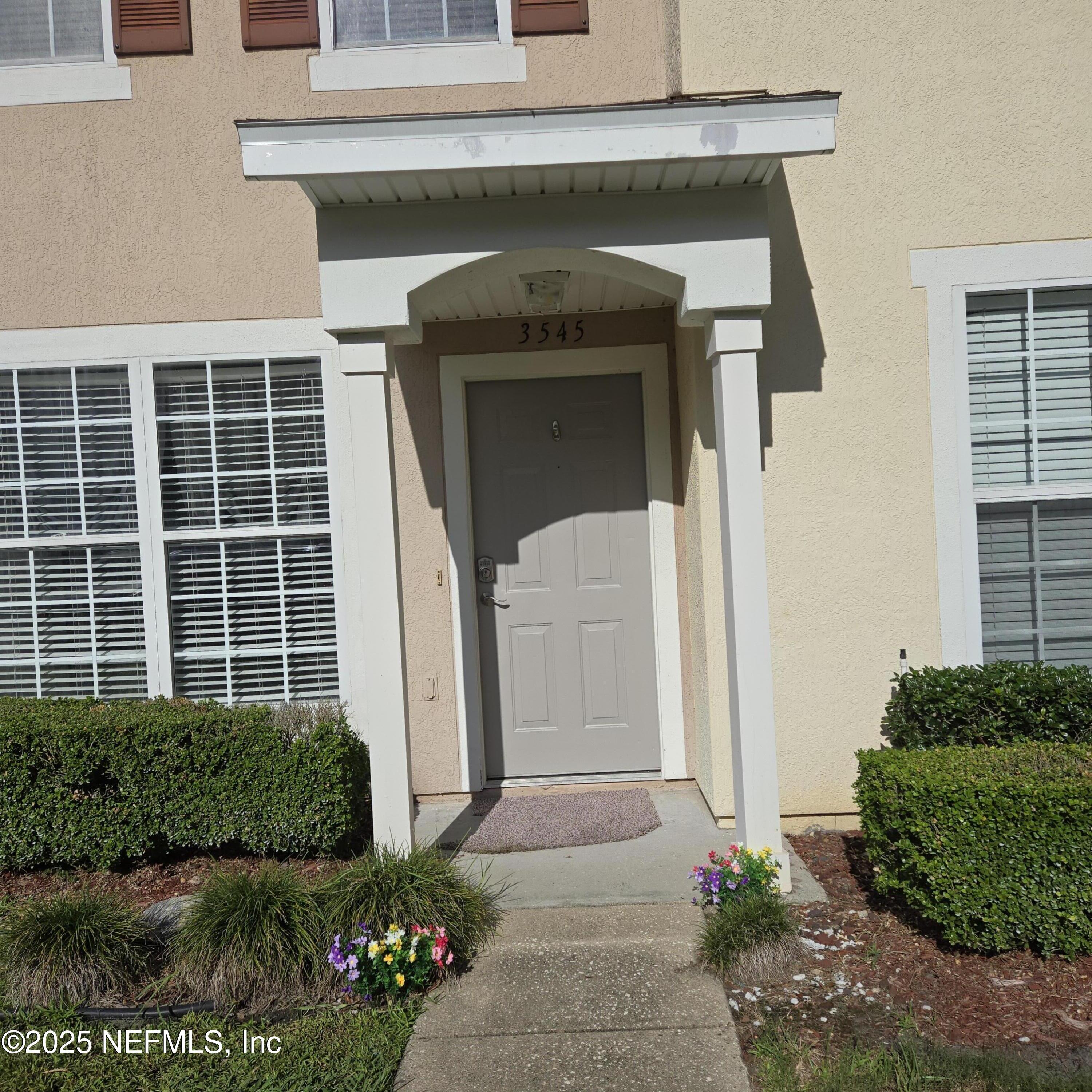 Property Photo: 3545 Twisted Tree Lane FL 32216